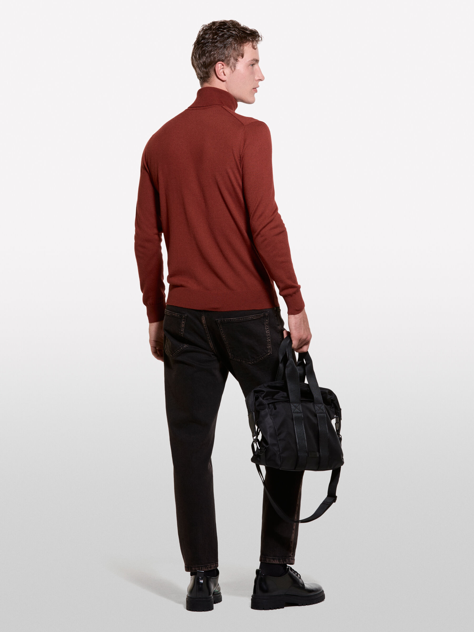 TURTLE NECK SWEATER Homem image number null