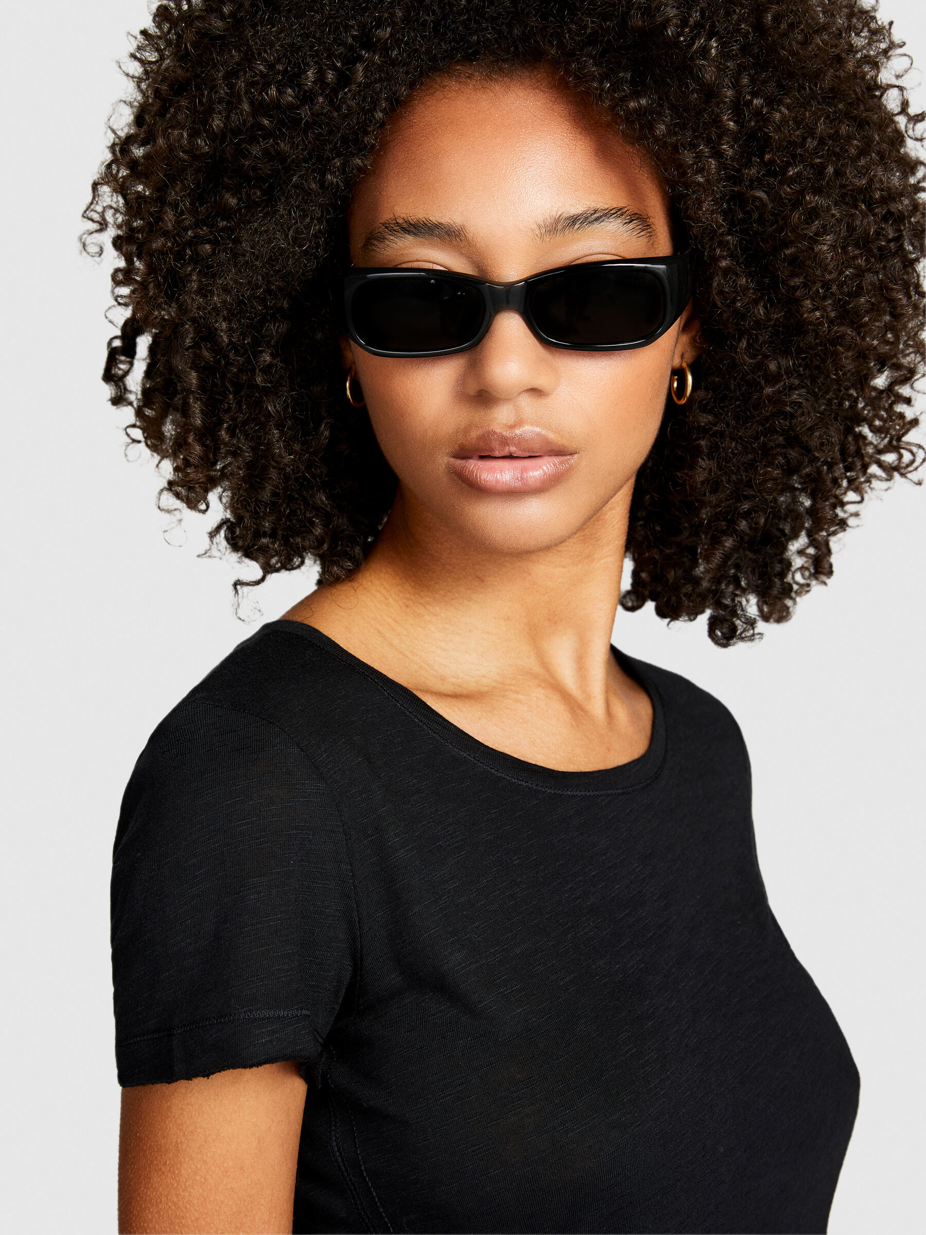 T-shirt decote redondo com corte vivo Mulher image number null