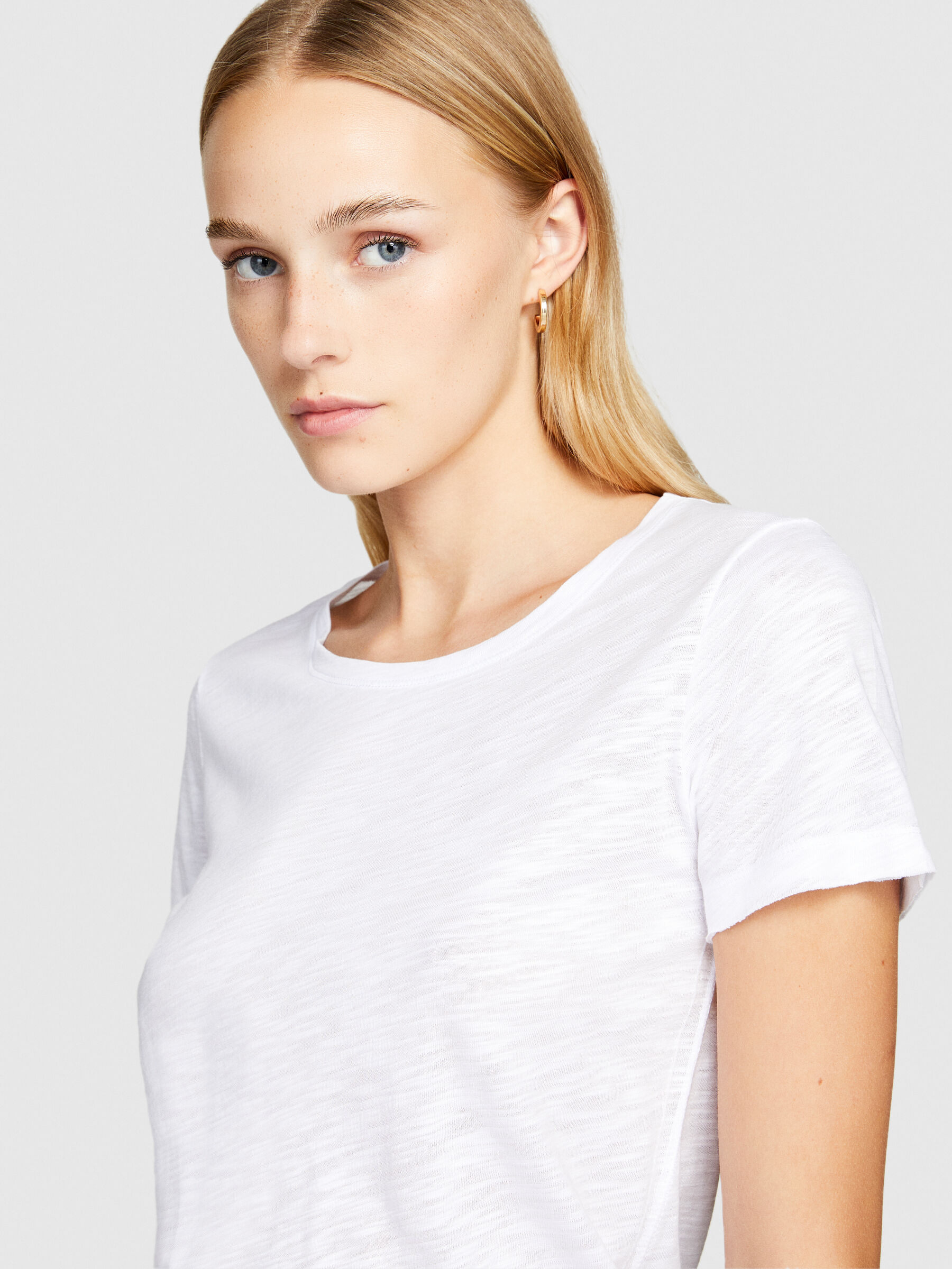 T-shirt decote redondo com corte vivo Mulher image number null