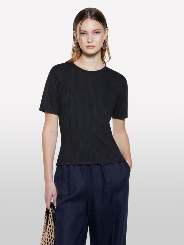T-shirt slim fit preta - t-shirt de manga curta para mulher | Sisley