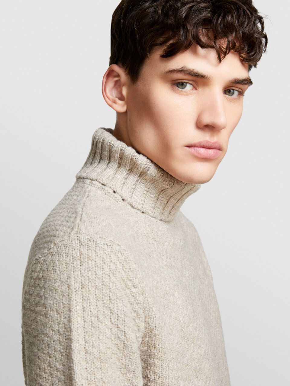 TURTLE NECK SWEATER Homem image number null