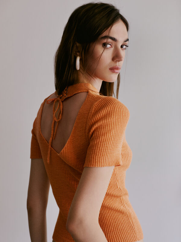 Camisola alaranjada com abertura atrás - t-shirt de manga curta para mulher | Sisley