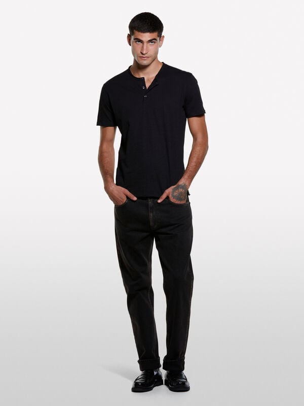 T-shirt carcela de botões preta T-shirt carcela de botões preta - t-shirt de manga curta para homem | Sisley