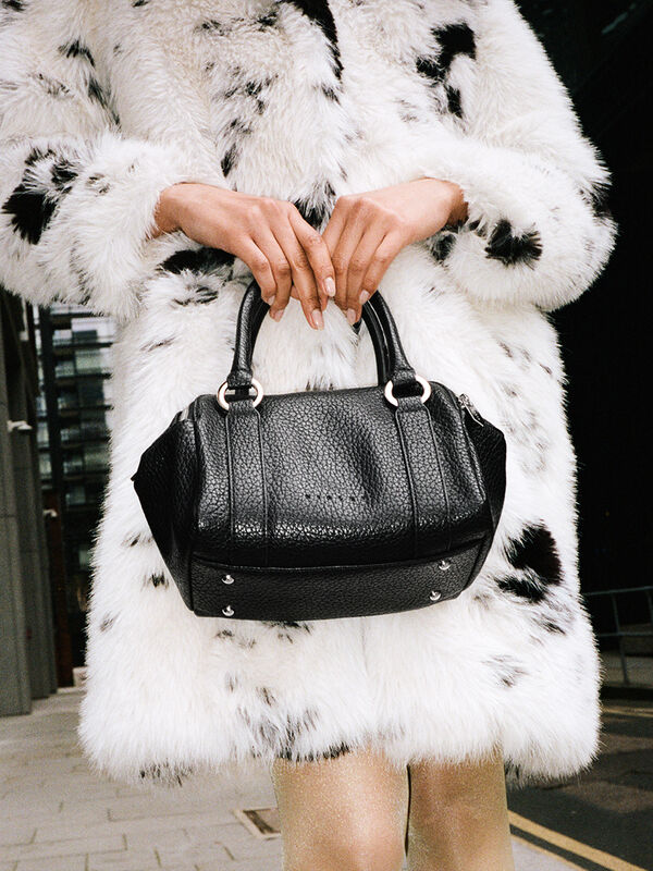 Bolsa baú preta texturizada - bolsas tiracolo e de ombro para mulher | Sisley