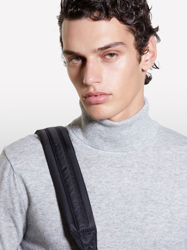 Camisola cinza de gola alta regular fit - camisolas gola alta para homem | Sisley
