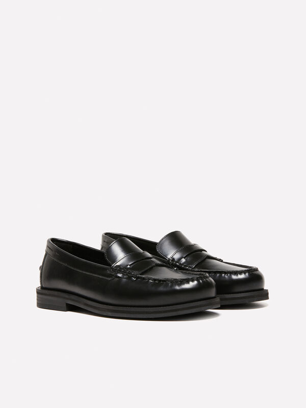 Mocassins pretos em pele - sapatos rasos mulher | Sisley