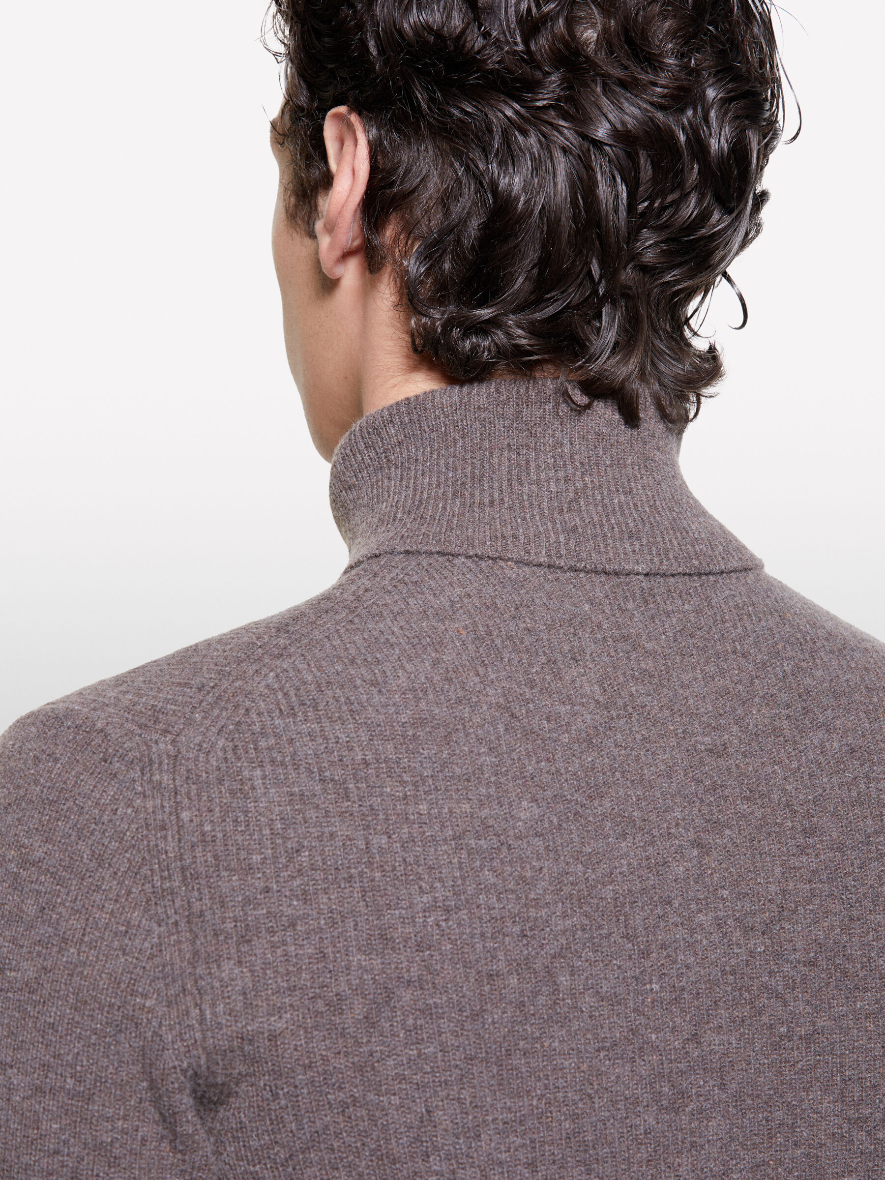 TURTLE NECK SWEATER Homem image number null