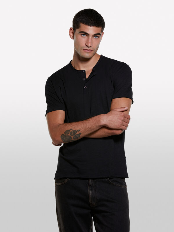 T-shirt carcela de botões preta - t-shirt de manga curta para homem | Sisley
