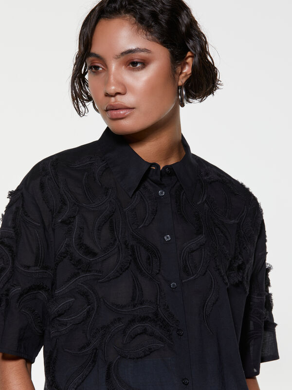 Camisa preta com bordado  - camisas para mulher | Sisley