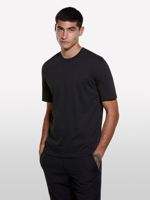 T-shirt de manga curta regular fit preta - t-shirt de manga curta para homem | Sisley