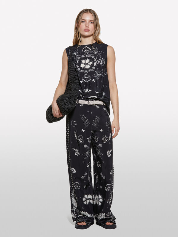 Top preto estampado com decote atrás Top preto estampado com decote atrás - tops para mulher | Sisley