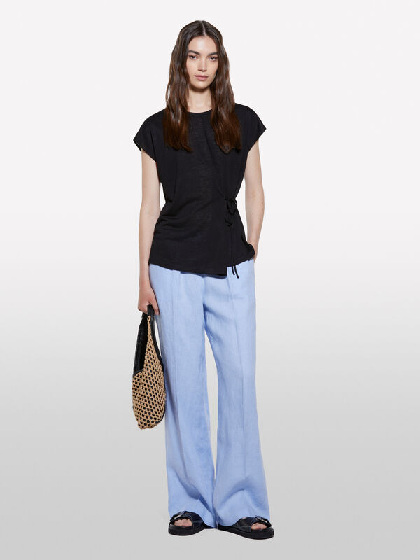 T-shirt preta com atilhos - t-shirt de manga curta para mulher | Sisley