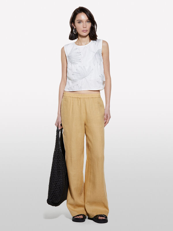 Top branco com bordado de folhagem  Top branco com bordado de folhagem  - tops para mulher | Sisley