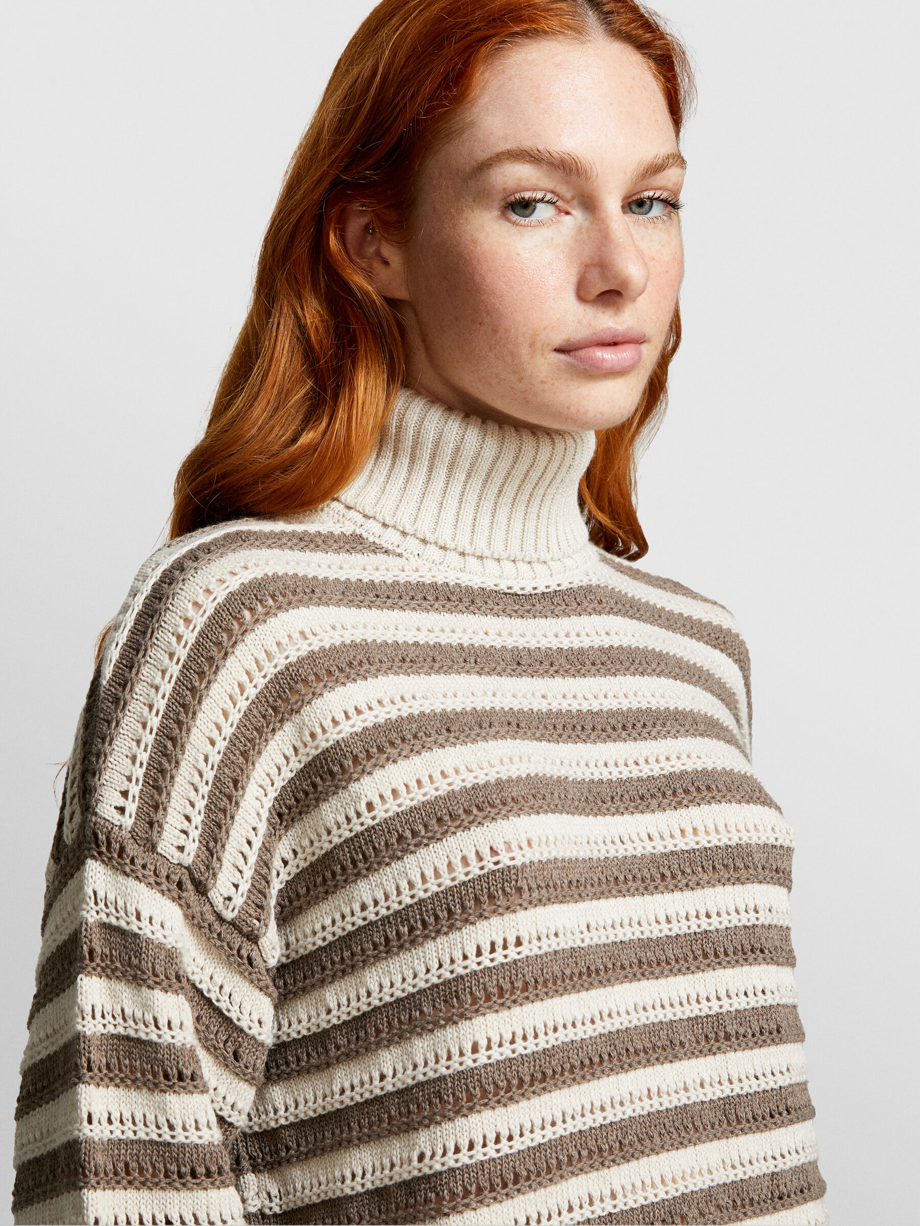TURTLE NECK SWEATER Mulher image number null