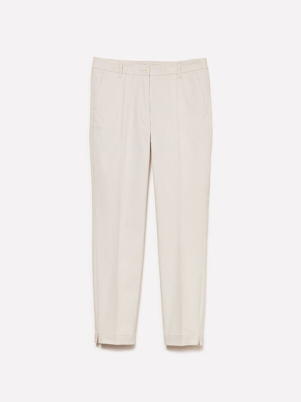 Chinos slim fit bege claro Chinos slim fit bege claro - calças slim-fit para mulher | Sisley