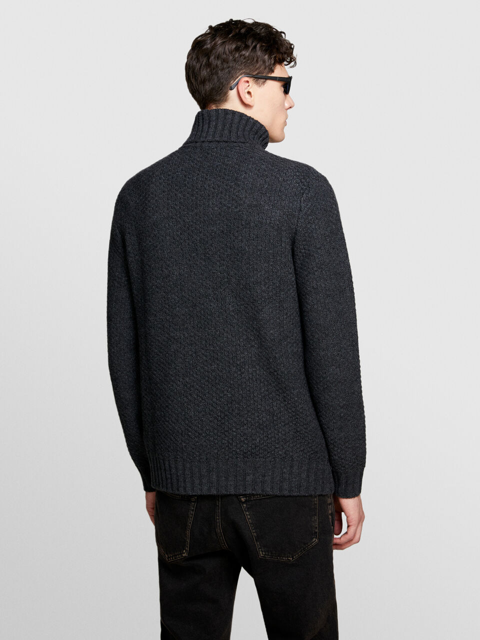 TURTLE NECK SWEATER Homem image number null