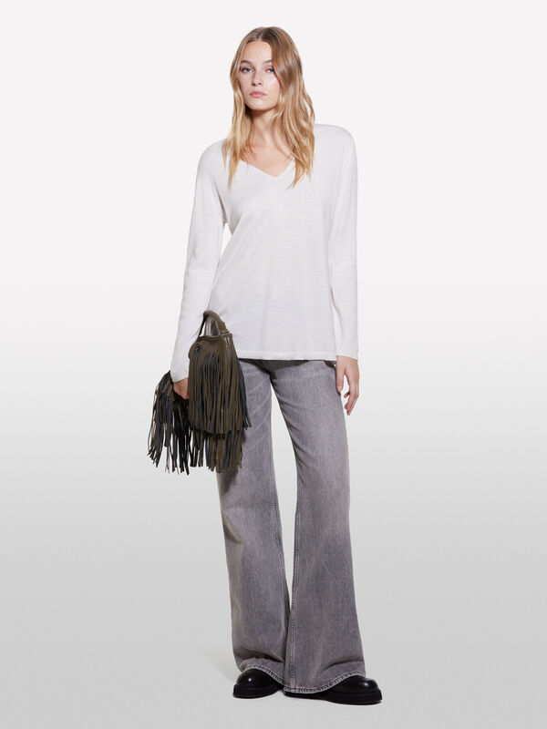 Camisola over fit branco nata com decote profundo - camisolas decote em v para mulher | Sisley