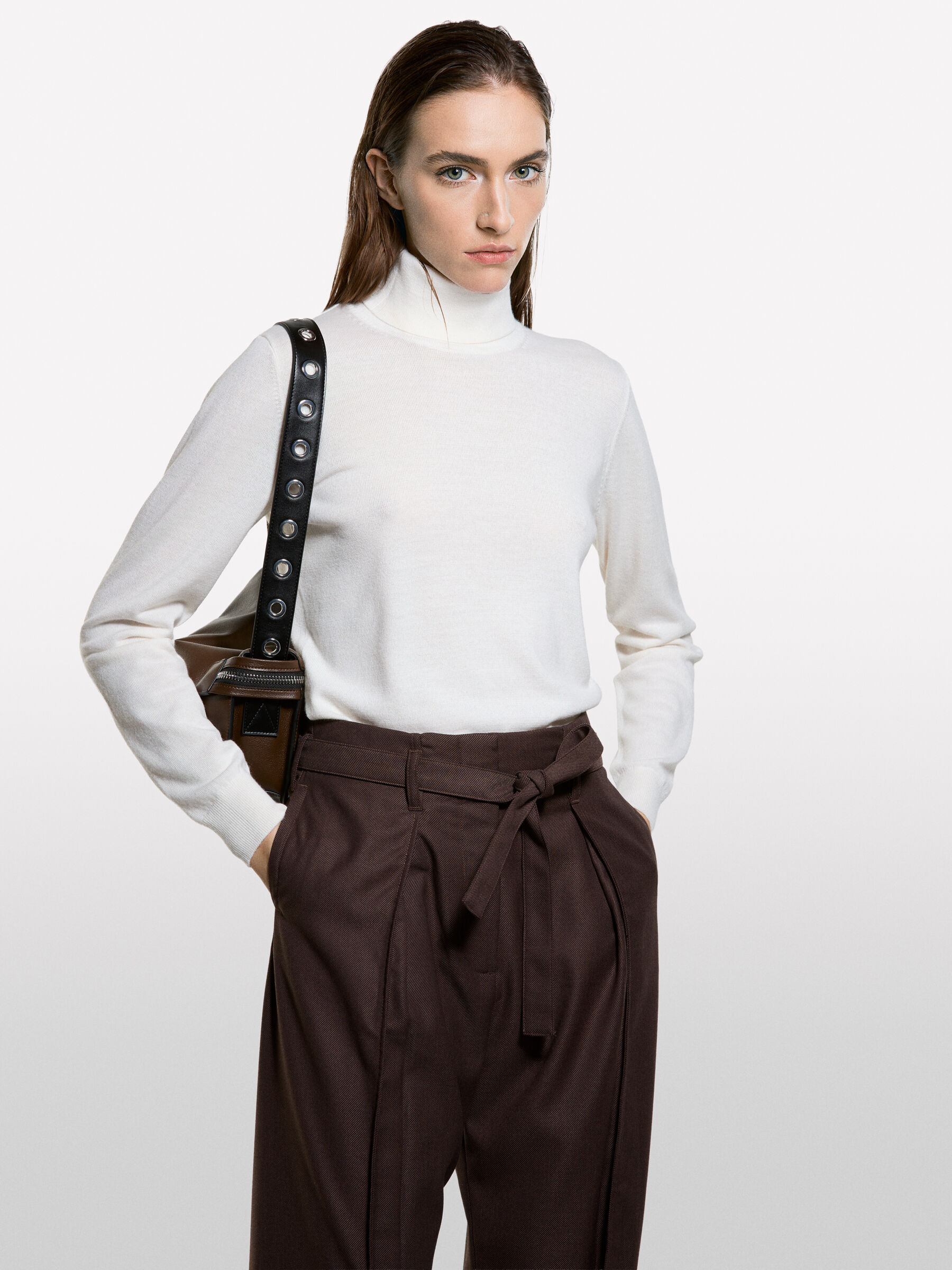 TURTLE NECK SWEATER Mulher image number null