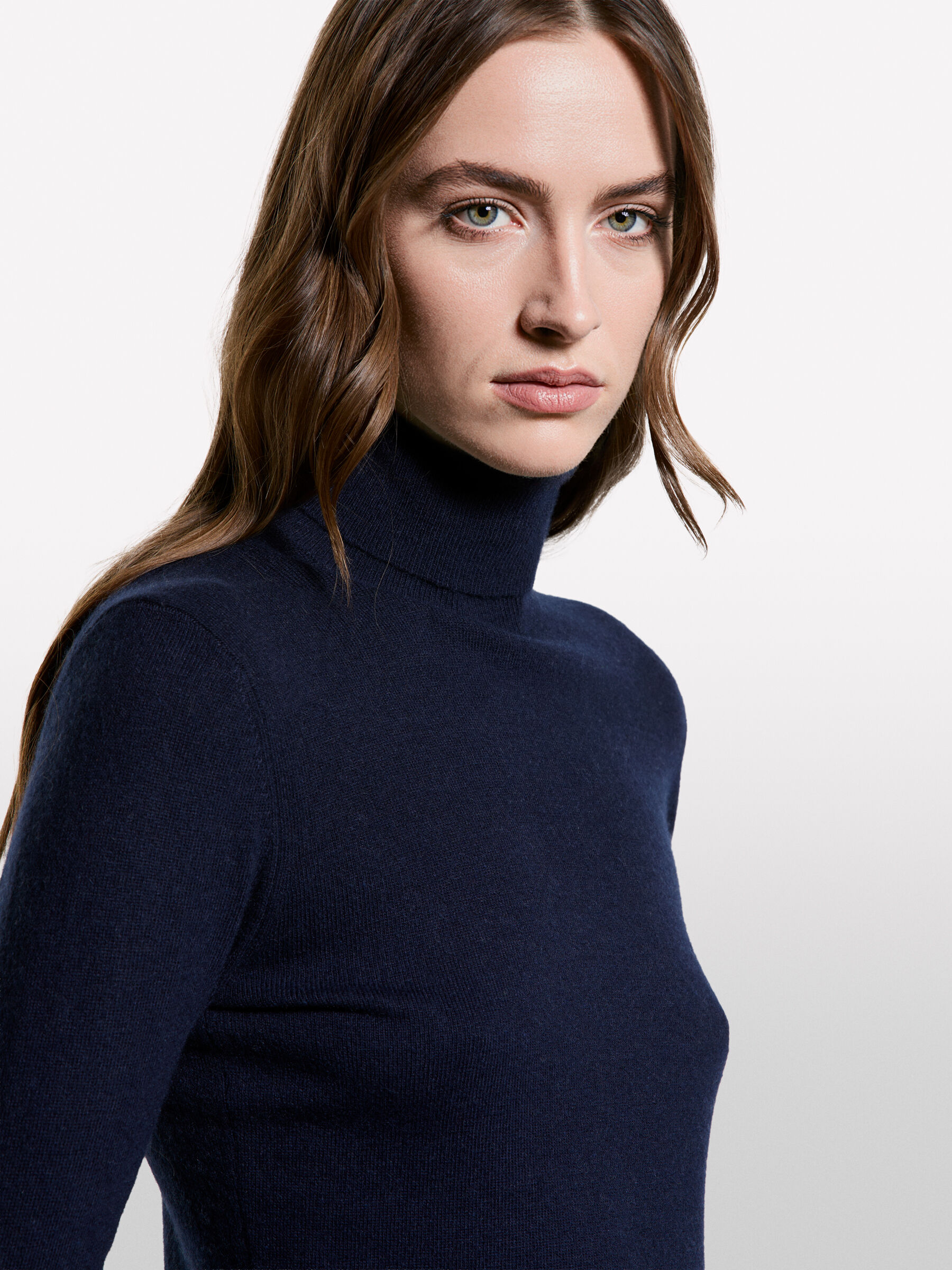 TURTLE NECK SWEATER Mulher image number null