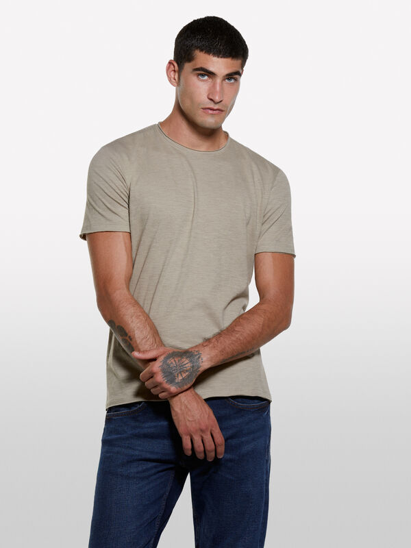 T-shirt de manga curta slim fit camel T-shirt de manga curta slim fit camel - t-shirt de manga curta para homem | Sisley