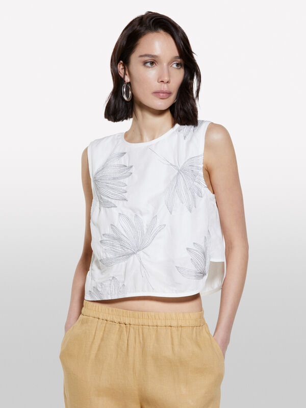 Top branco com bordado de folhagem  Top branco com bordado de folhagem  - tops para mulher | Sisley