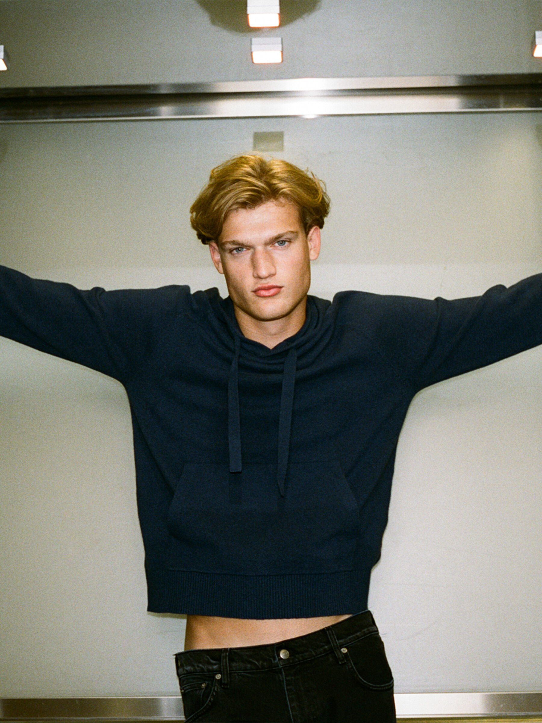 SWEATER W/HOOD Homem image number null