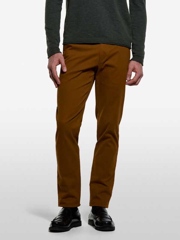 Cal&ccedil;as chino castanho-escuro - cal&ccedil;as chinos para homem | Sisley