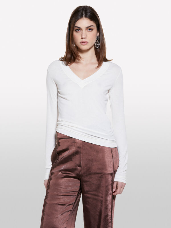 T-shirt slim fit branco nata com mangas compridas - t-shirt de manga comprida para mulher | Sisley