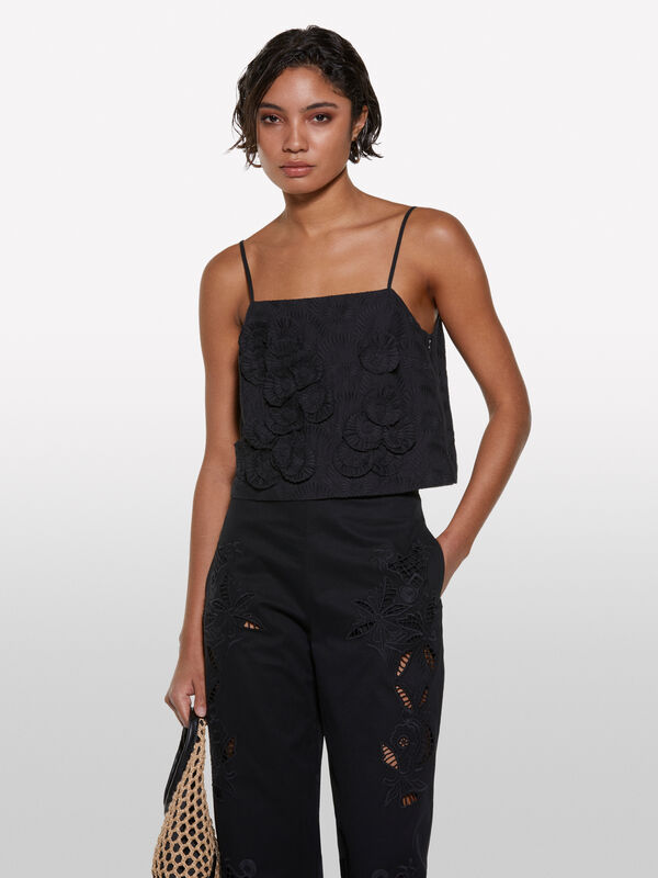 Top cropped preto com flores - tops para mulher | Sisley