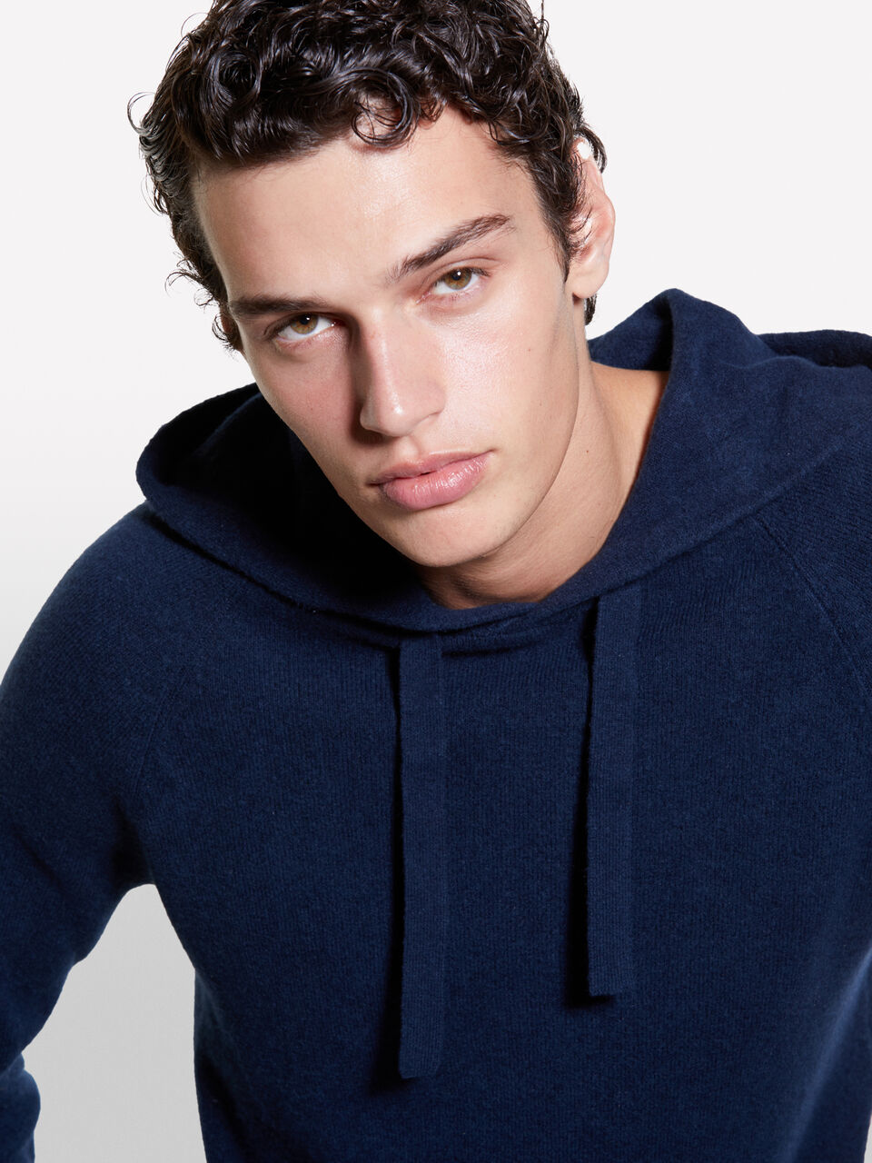 SWEATER W/HOOD Homem image number null