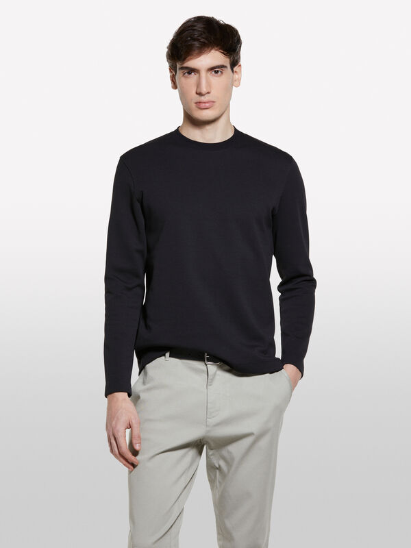 T-shirt preta com mangas compridas e patch - t-shirt de manga comprida para homem | Sisley
