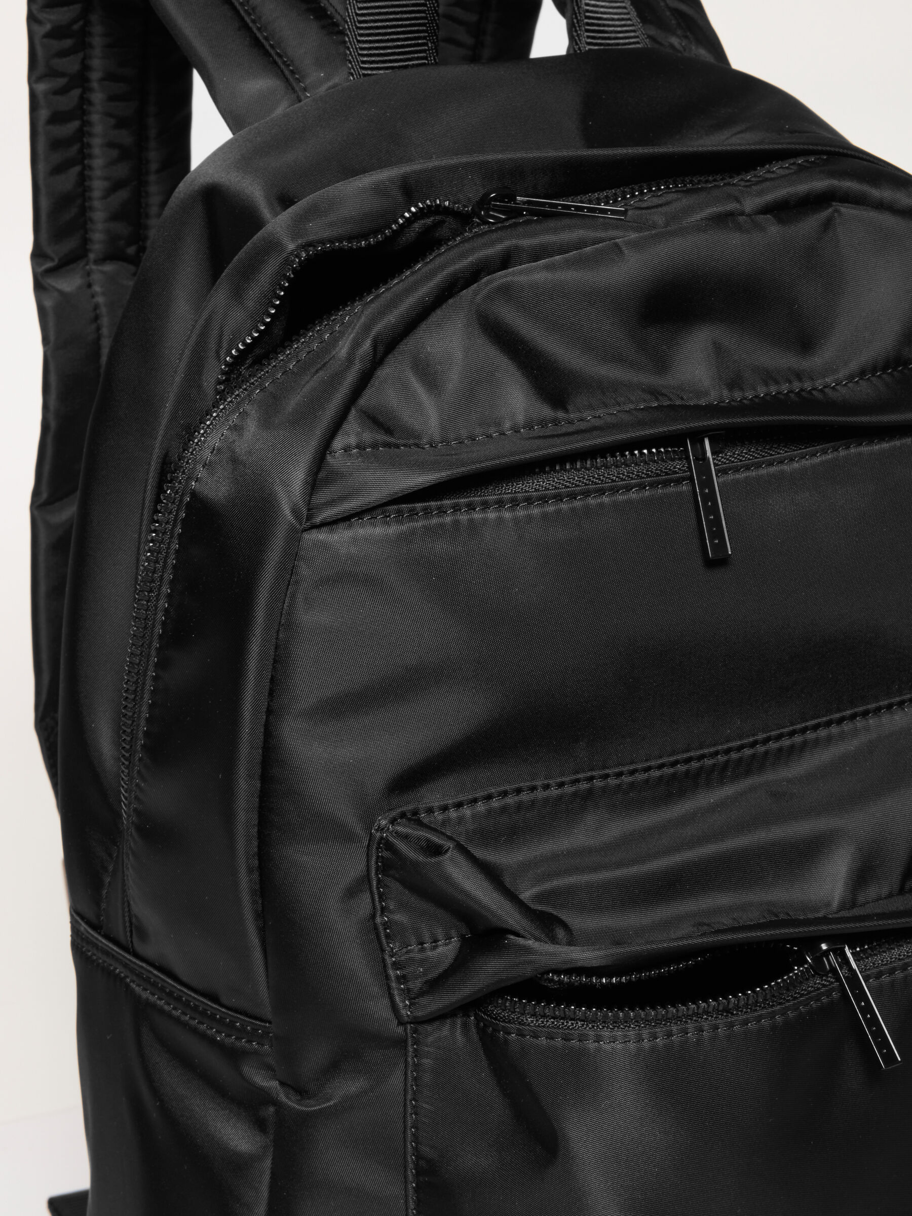 KNAPSACK Homem image number null