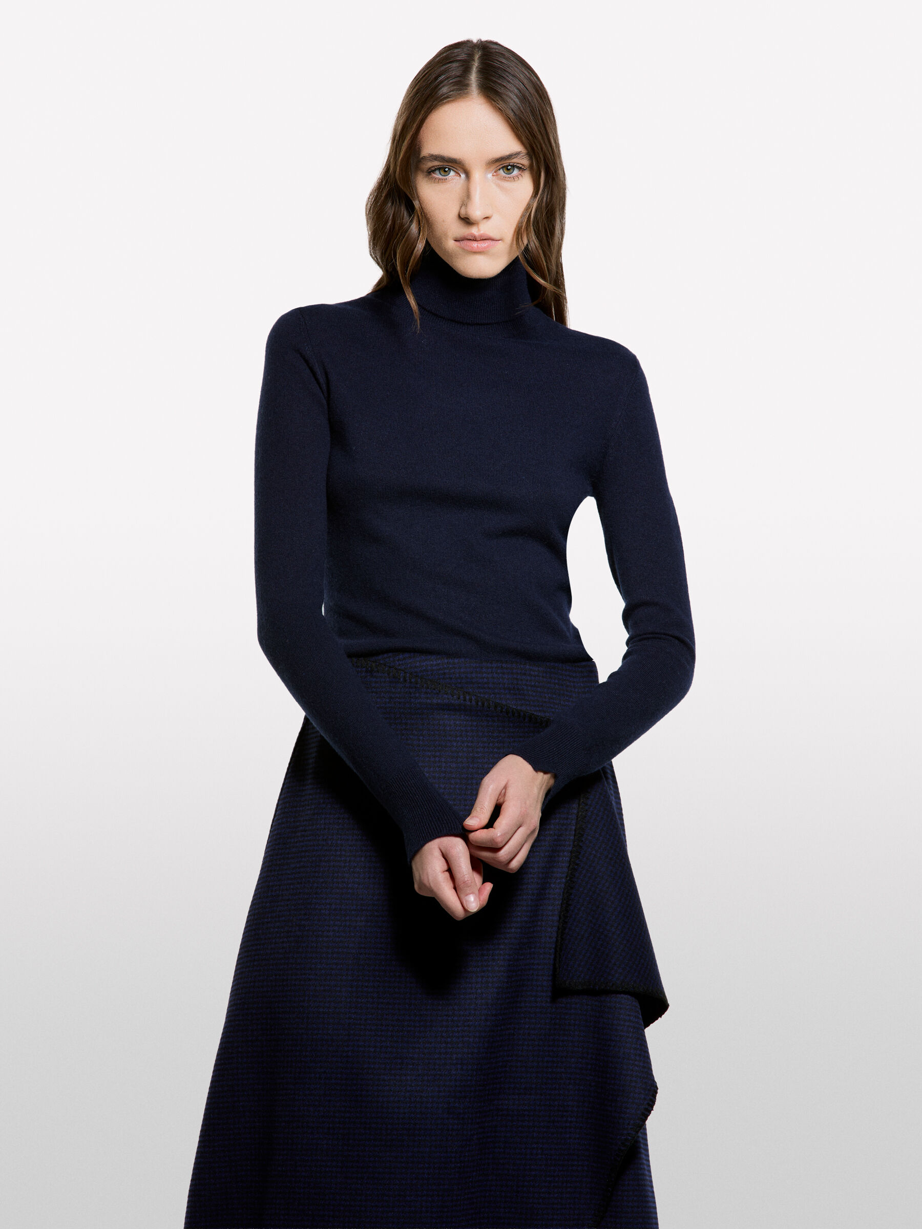 TURTLE NECK SWEATER Mulher image number null