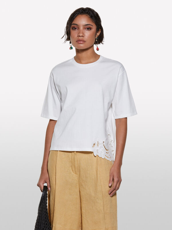 T-shirt branca com bordado assim&eacute;trico - t-shirt de manga curta para mulher | Sisley