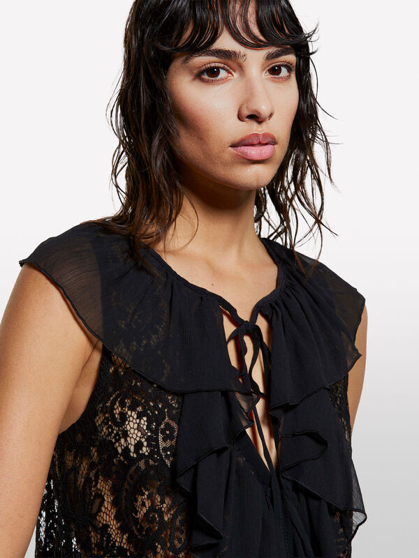Top preto em renda com jabot - tops para mulher | Sisley