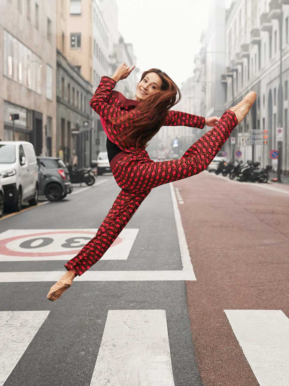 <span class="text-l  text-no-transform">get up and dance</span> <span class="text-m alternative text-no-transform">i <span class="text-m  text-lowercase color-red">am</span> sisley</span> sisley