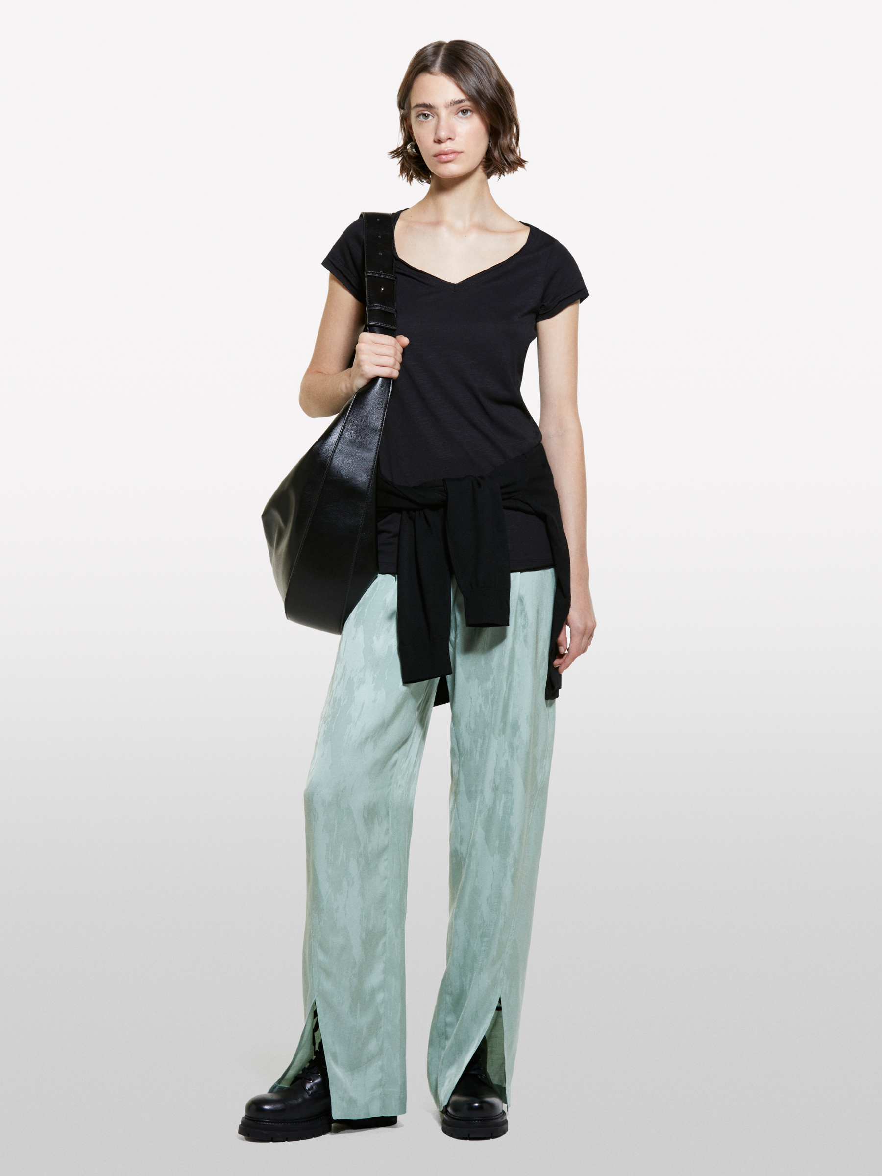 Sisley - T-shirt Noir À Col En V Et Bords Bruts, Femme, Noir, Taille: XS